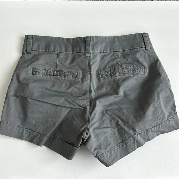 Old Navy Gray Mid Rise Shorts Sz 0 - Picture 2 of 5